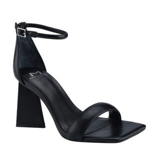 MARC FISHER Sz 8.5 Denny Asymmetrical Heel Padded Strappy Square Sole Sandals